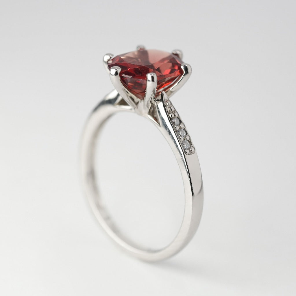 2ct- center, oval cut, garnet gemstone .01ct- 3pcs, each side