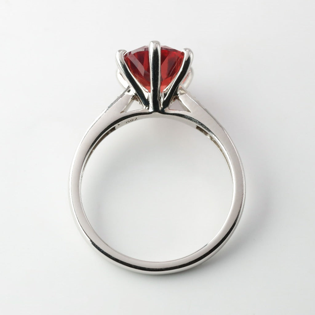 2ct- center, oval cut, garnet gemstone .01ct- 3pcs, each side