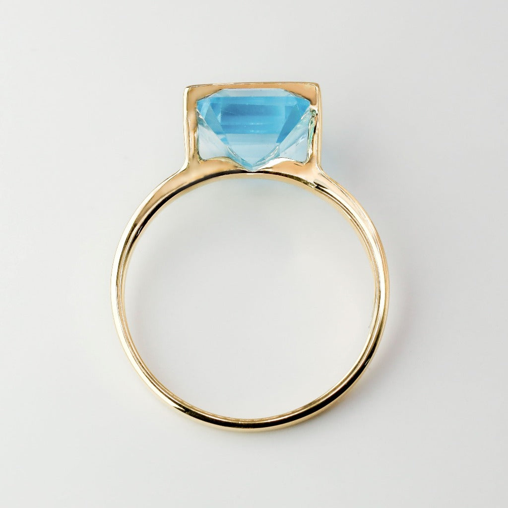 3ct- center, emerald cut, aquamarine gemstone