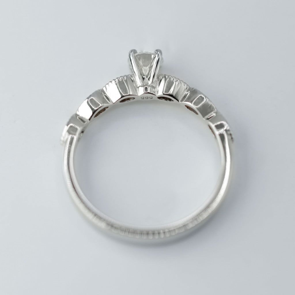 .30ct- center .005ct- 6pcs each side band (12pcs in total)