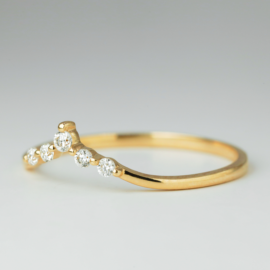 1.7mm - 1pc, center, moissanite 1.5mm - 4pcs, moissanite Total of .078ct