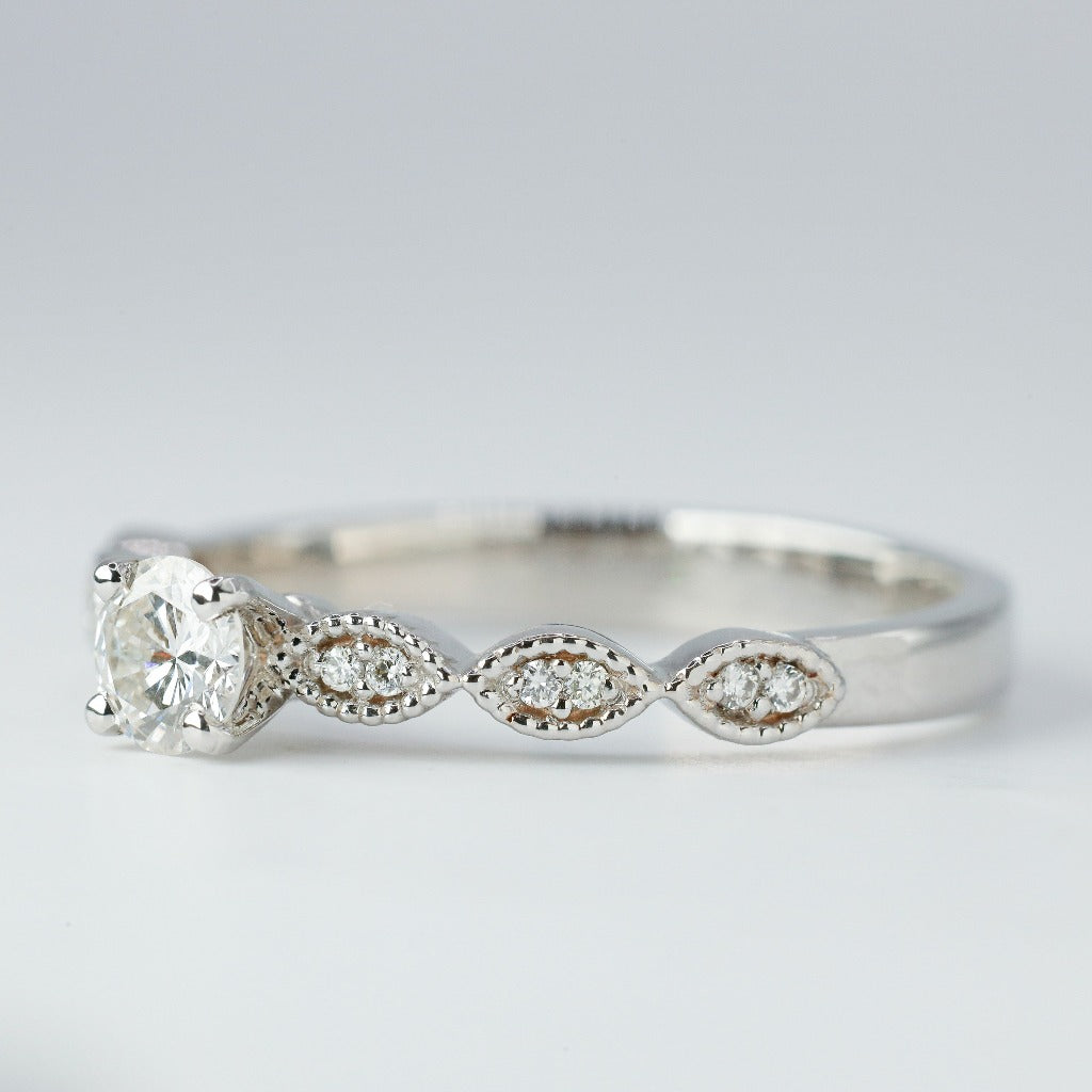 .30ct- center .005ct- 6pcs each side band (12pcs in total)