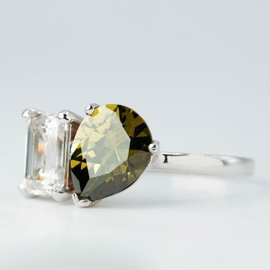 2ct- center, pear cut, peridot gemstone 2ct- center, emerald cut