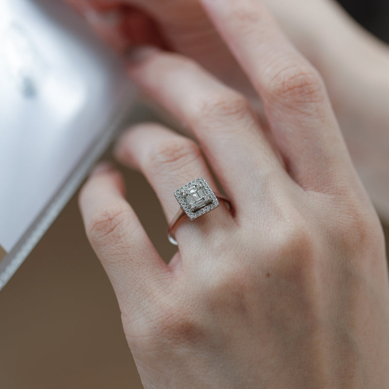 Diamond vs. Moissanite Engagement Ring: Which Is Better?