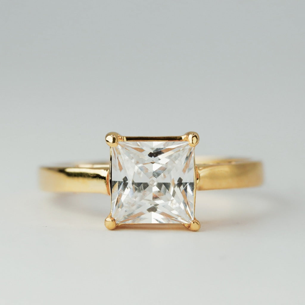 Princess cut with 1ct center stone in classic solitaire setting. The stone in the photo is swiss stone by default. You can definitely upgrade your stone into moissanite or genuine diamond with GIA certification. Grams Approx: 3